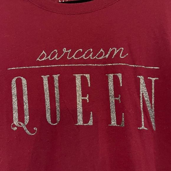⭐️Wound Up Women's Burgundy Sarcasm Queen Tee - Picture 2 of 4